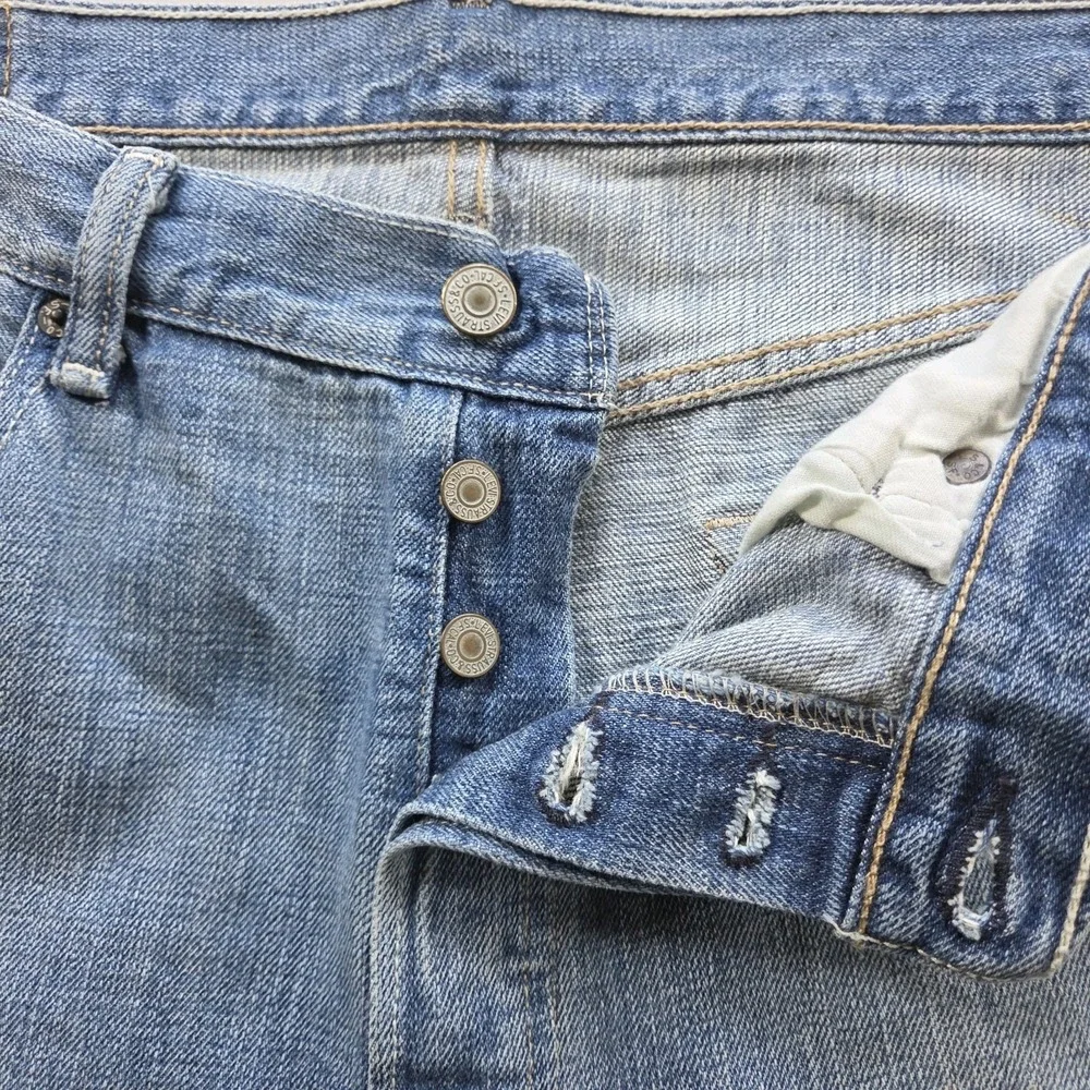 Levis 501 Jeans Mens 34x32 Blue Button Fly Denim Pants Work Nice Fade